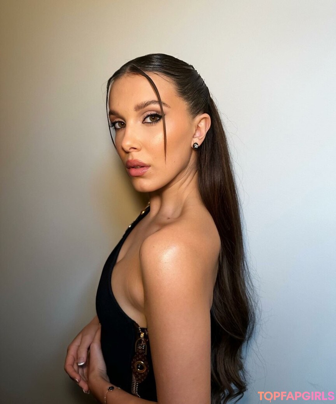 Naakte gelekte OnlyFans-foto van Millie Bobby Brown #1407