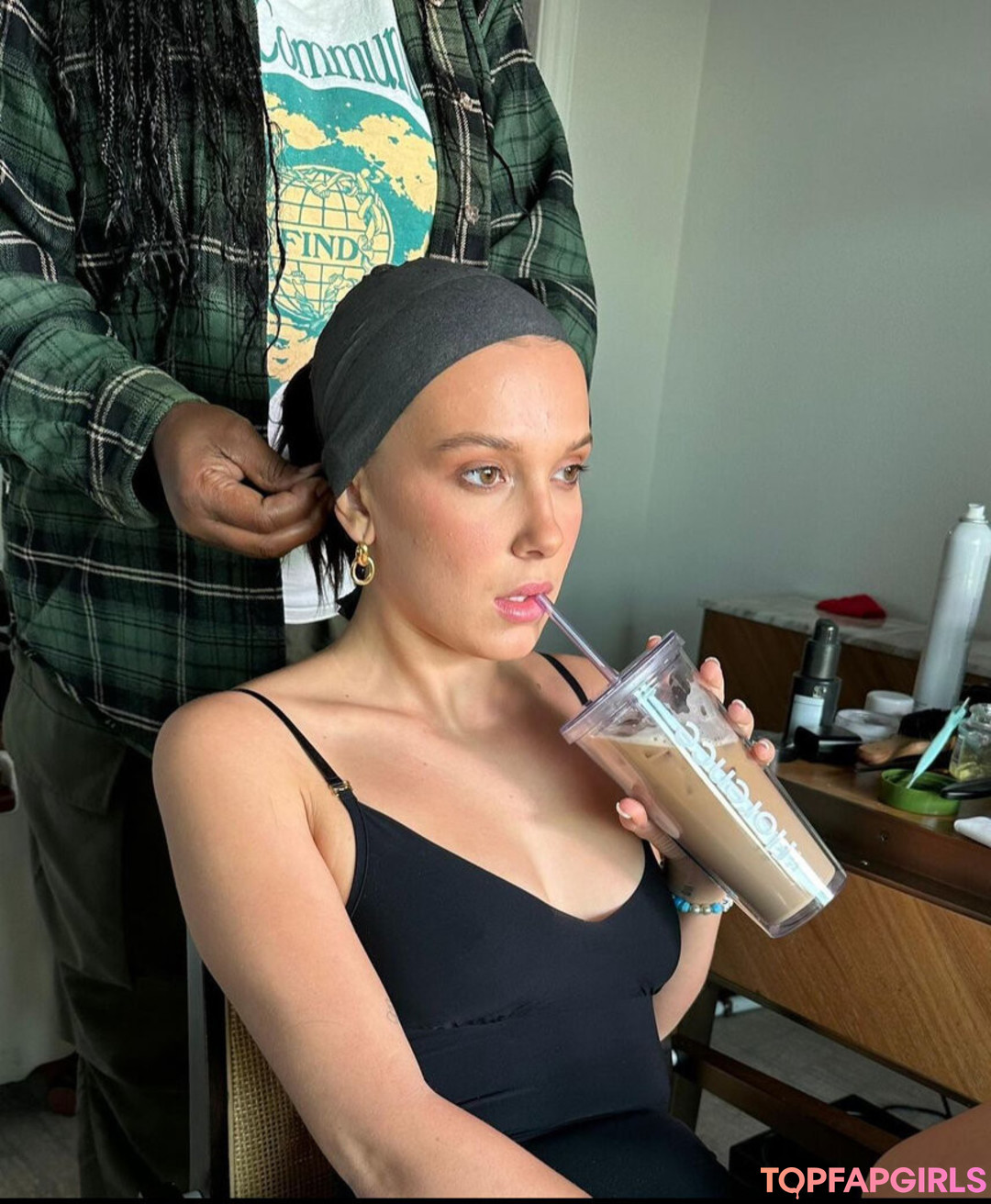 Naakte gelekte OnlyFans-foto van Millie Bobby Brown #1479