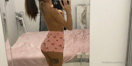 Naakte gelekte OnlyFans-foto van Dududeak