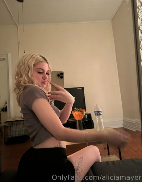 Naakte gelekte OnlyFans-foto van Aliciamayer