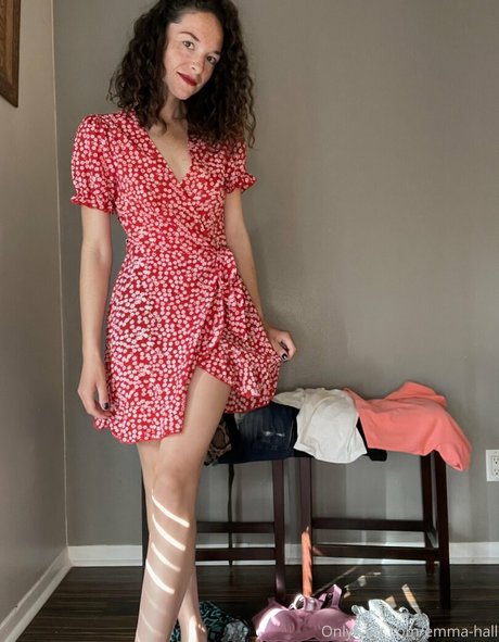 Naakte gelekte OnlyFans-foto van Emma Hall