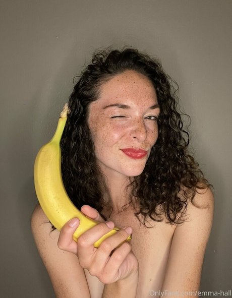 Naakte gelekte OnlyFans-foto van Emma Hall