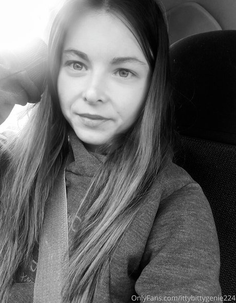 Naakte gelekte OnlyFans-foto van Kinkymorganteafree