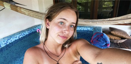 Naakte gelekte OnlyFans-foto van Lavenderalien