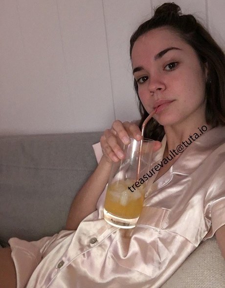 Naakte gelekte OnlyFans-foto van Maia Mitchell