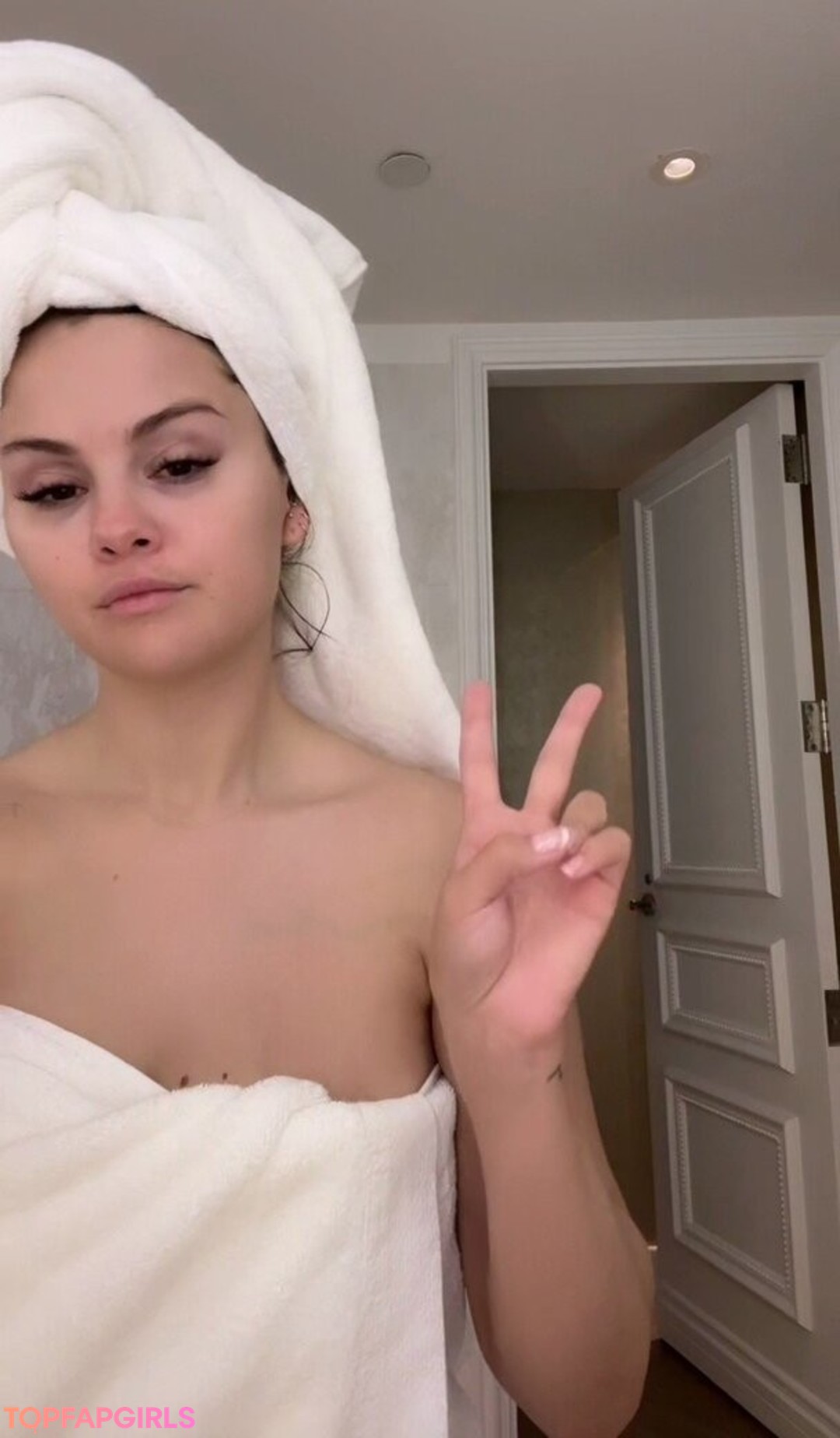 Naakte gelekte OnlyFans-foto van Selena Gomez #1111