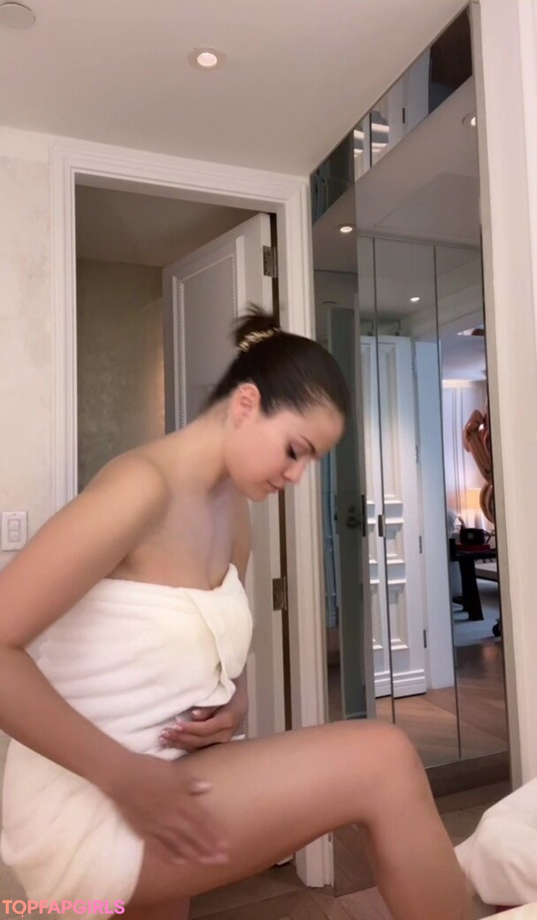 Naakte gelekte OnlyFans-foto van Selena Gomez #1116