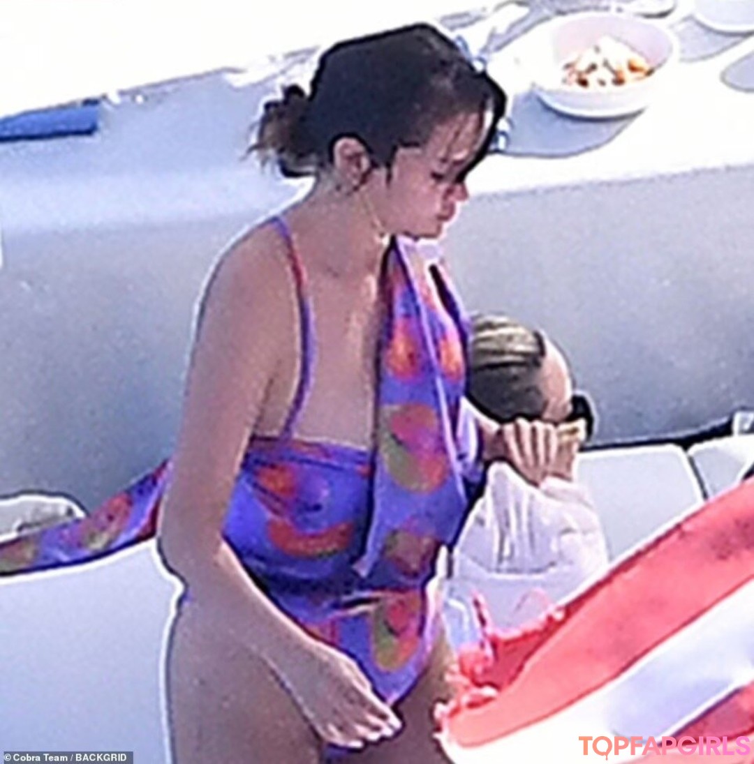 Naakte gelekte OnlyFans-foto van Selena Gomez #1233