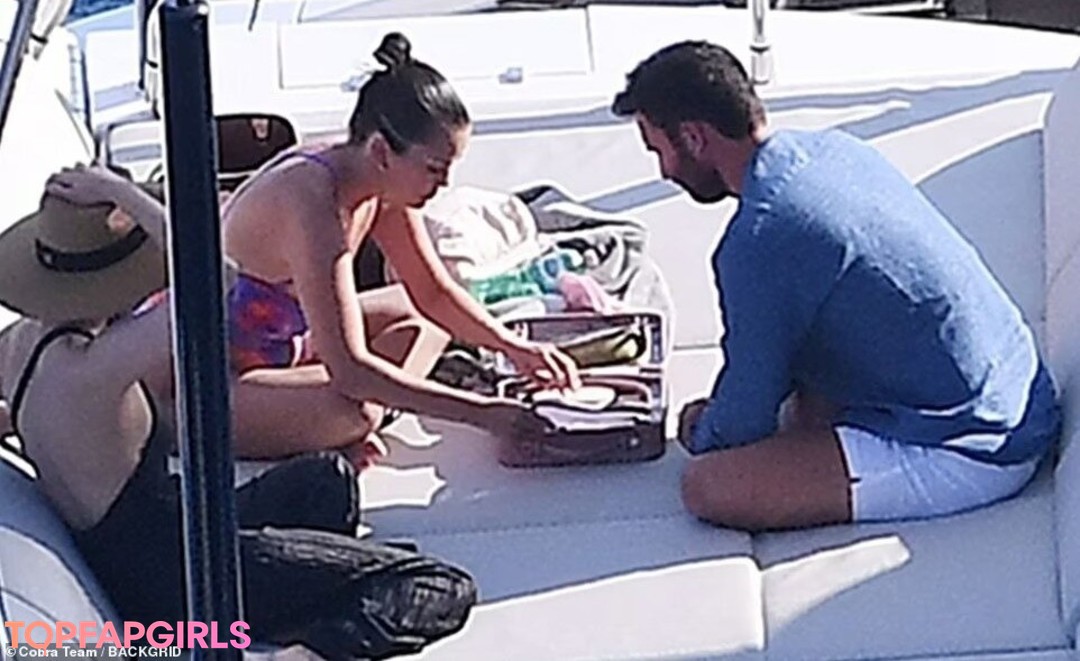 Naakte gelekte OnlyFans-foto van Selena Gomez #1240