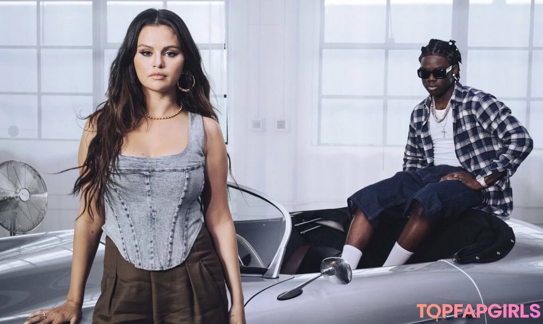 Naakte gelekte OnlyFans-foto van Selena Gomez #1286