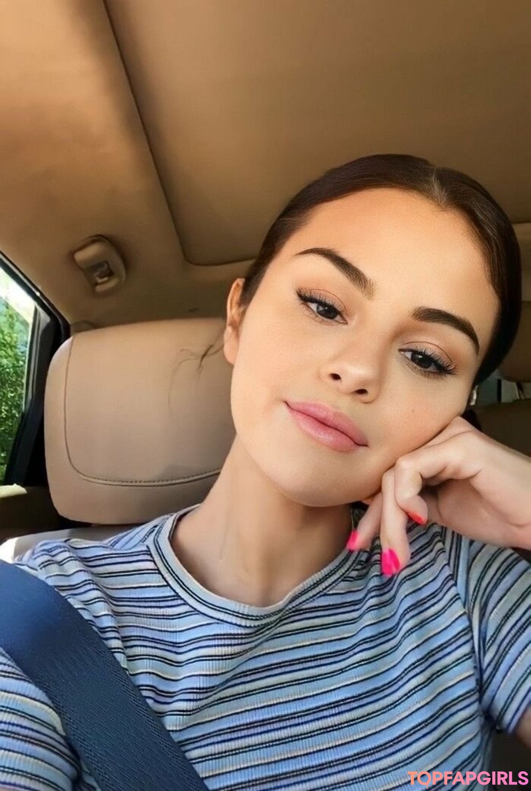 Naakte gelekte OnlyFans-foto van Selena Gomez #1984