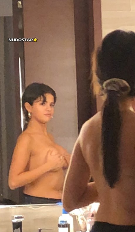Naakte gelekte OnlyFans-foto van Selena Gomez