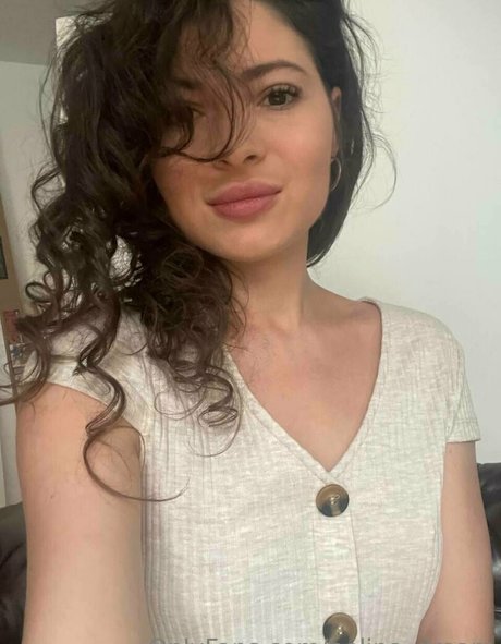 Naakte gelekte OnlyFans-foto van Helinadream