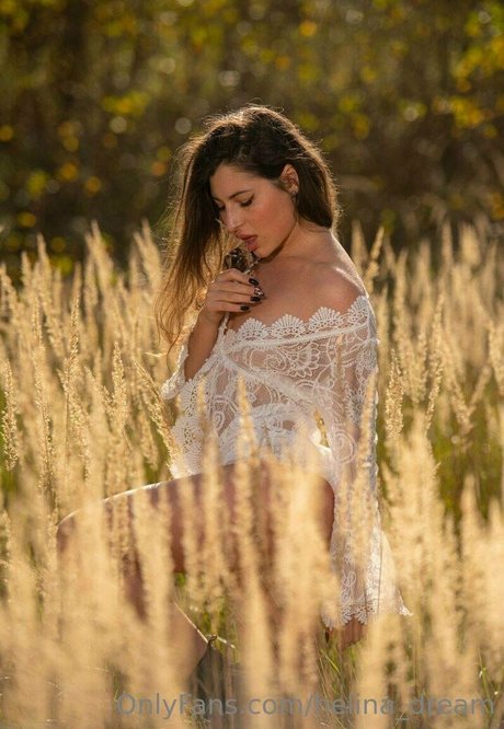 Naakte gelekte OnlyFans-foto van Helinadream