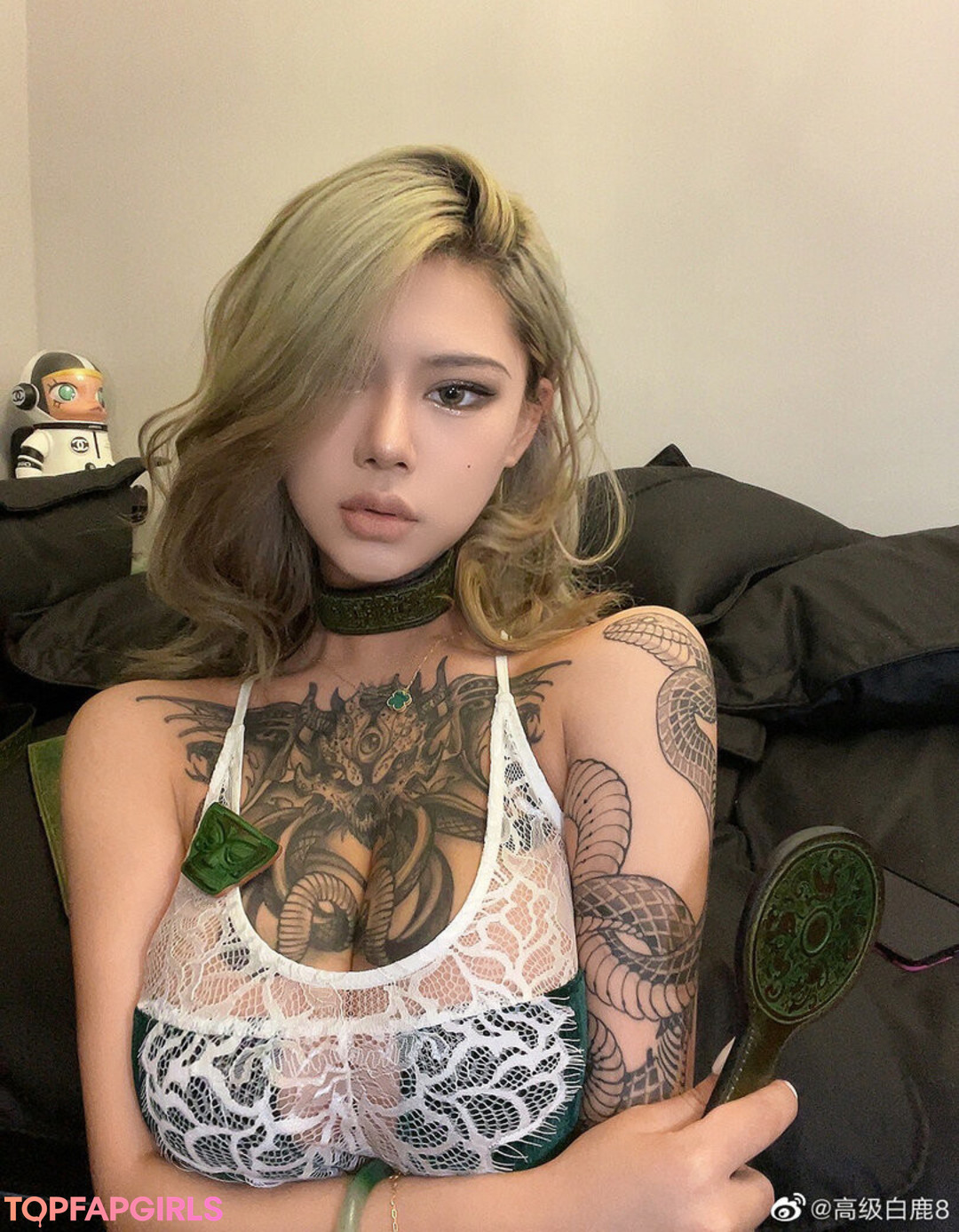 Naakte gelekte OnlyFans-foto van Deerwhite #1021