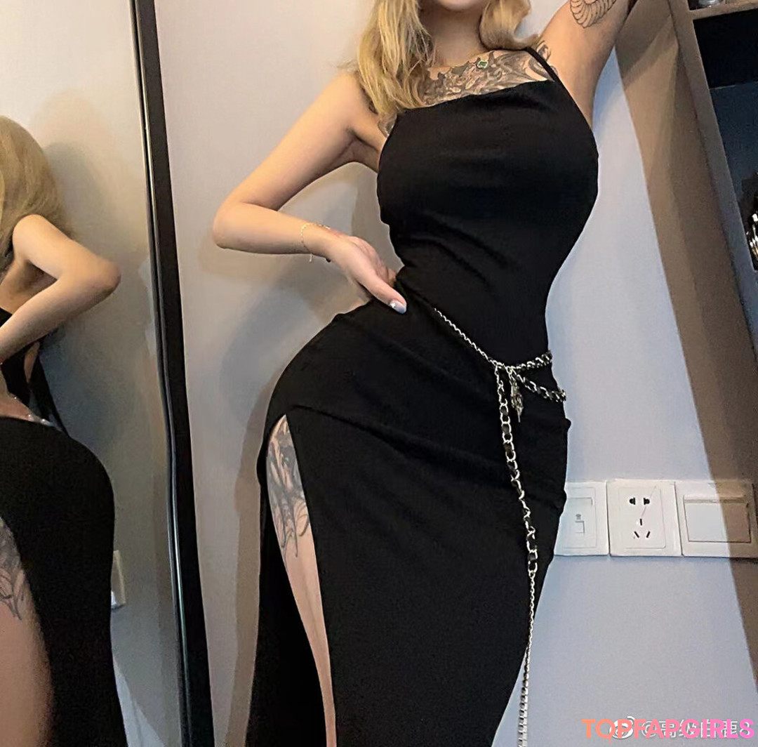 Naakte gelekte OnlyFans-foto van Deerwhite #1046