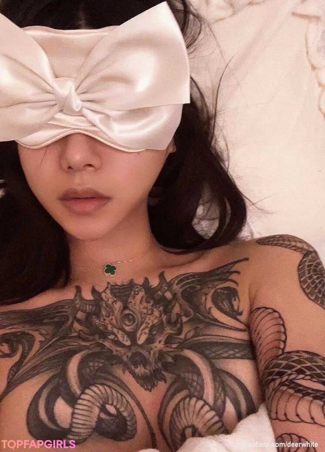 Naakte gelekte OnlyFans-foto van Deerwhite #1204