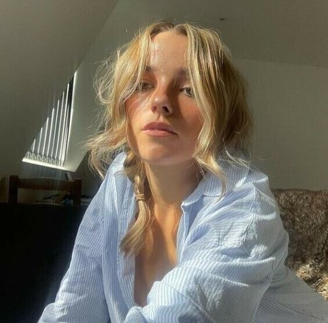 Naakte gelekte OnlyFans-foto van Ailish Morrison