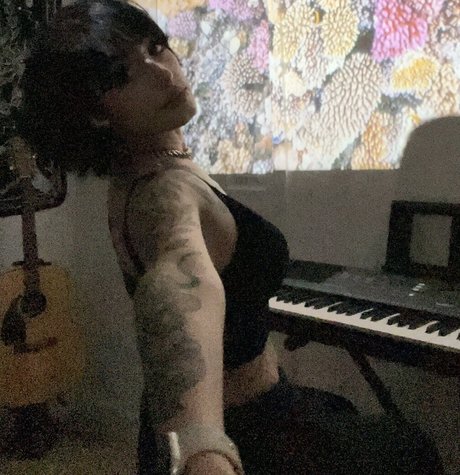 Naakte gelekte OnlyFans-foto van Redroomromance
