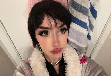 Naakte gelekte OnlyFans-foto van Redroomromance