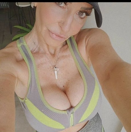 Naakte gelekte OnlyFans-foto van Marina Salazar