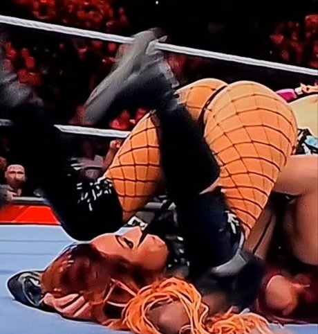 Naakte gelekte OnlyFans-foto van Becky Lynch