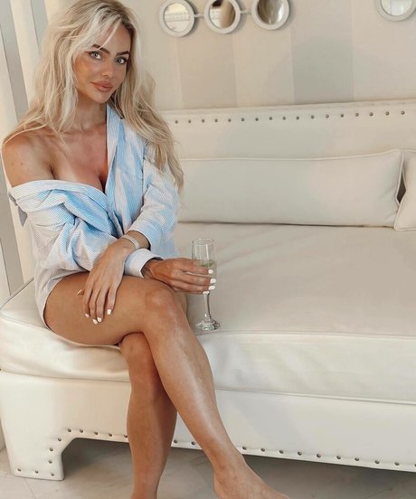 Naakte gelekte OnlyFans-foto van Trine Petronella
