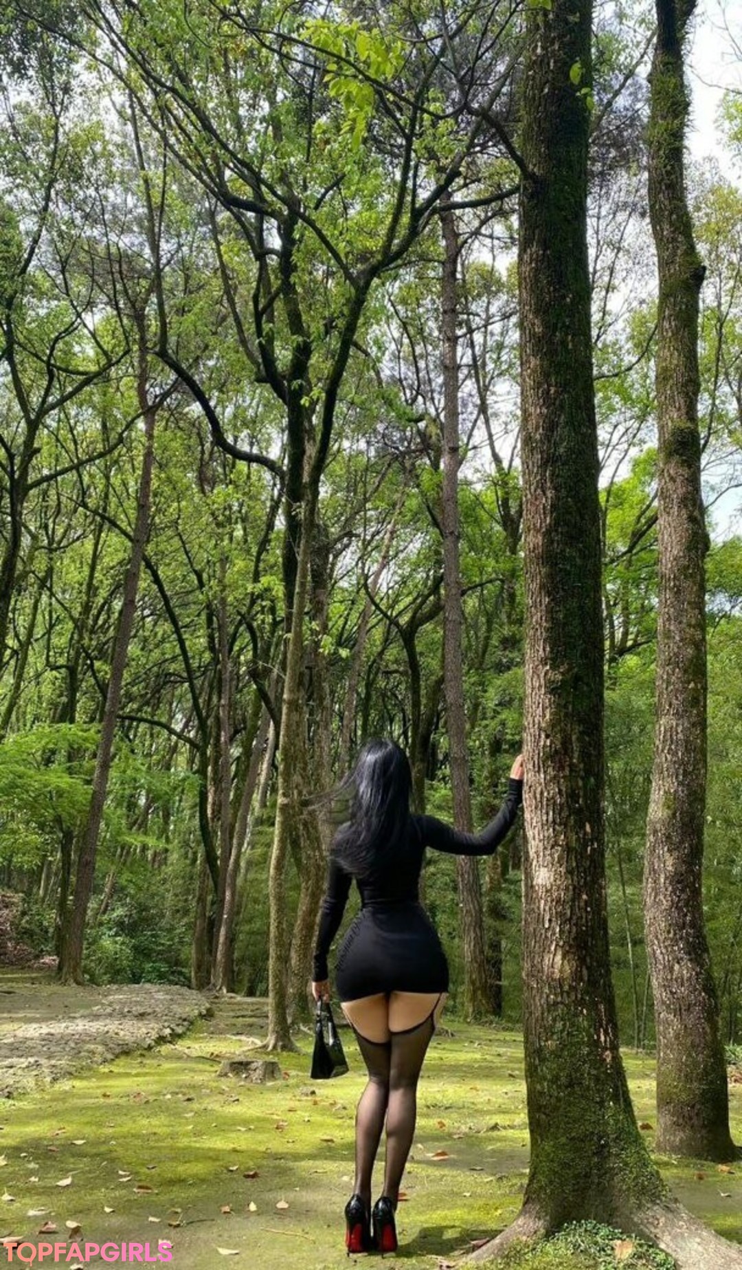 Naakte gelekte OnlyFans-foto van Qiaoniutt #1389
