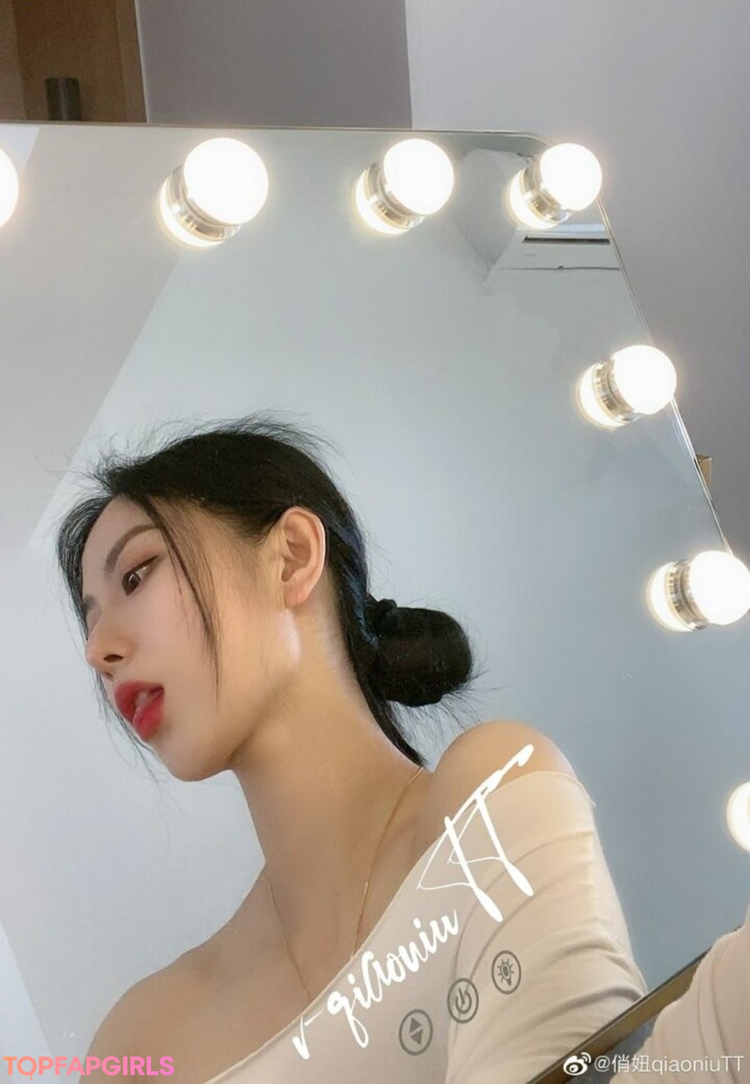 Naakte gelekte OnlyFans-foto van Qiaoniutt #1442