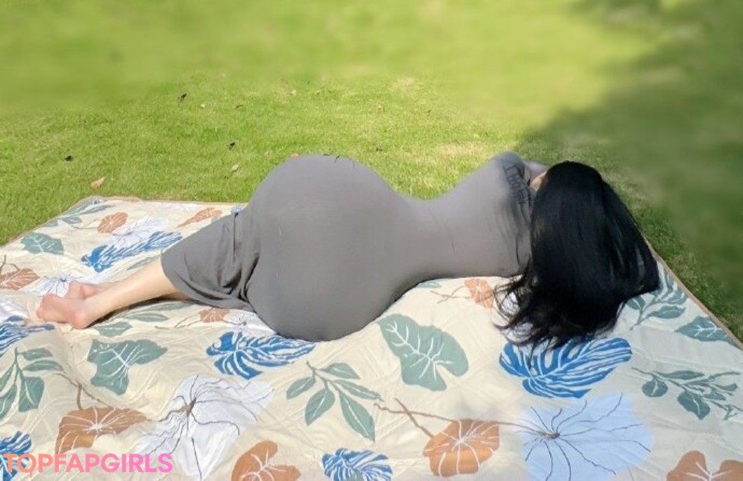 Naakte gelekte OnlyFans-foto van Qiaoniutt #1647
