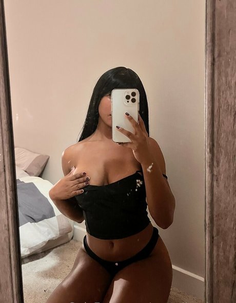 Naakte gelekte OnlyFans-foto van Llalalinaafree