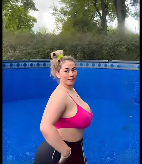 Naakte gelekte OnlyFans-foto van Stephanie Reyes