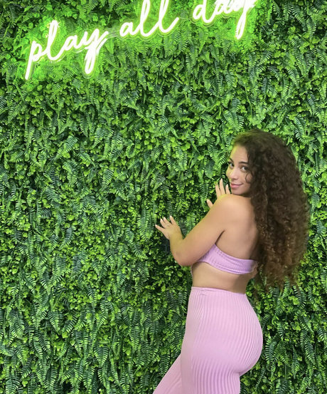 Naakte gelekte OnlyFans-foto van Samantha Irvin