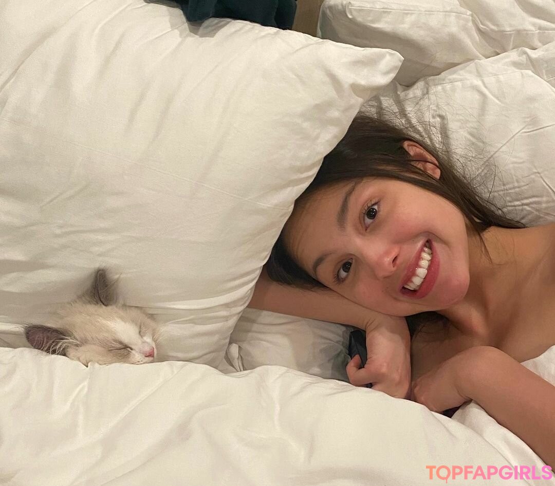 Naakte gelekte OnlyFans-foto van Olivia Rodrigo #1177