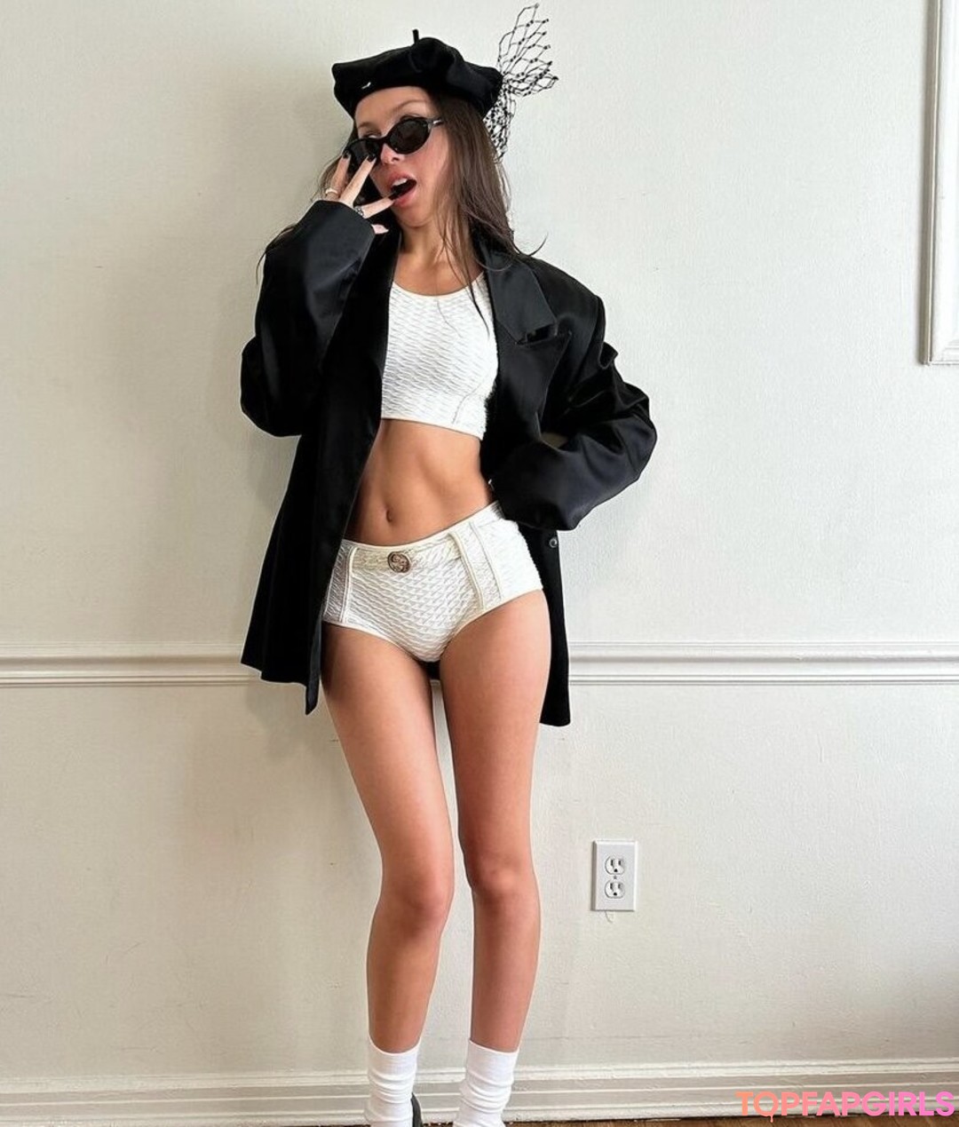 Naakte gelekte OnlyFans-foto van Olivia Rodrigo #1417