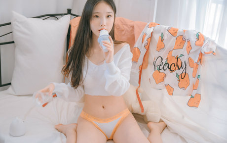 Naakte gelekte OnlyFans-foto van Pureding
