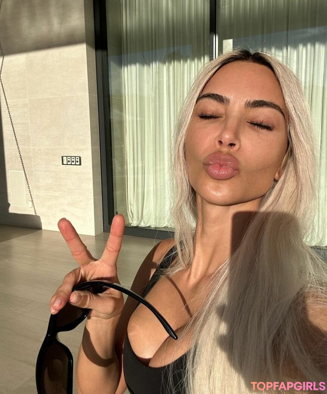 Naakte gelekte OnlyFans-foto van Kim Kardashian #1209