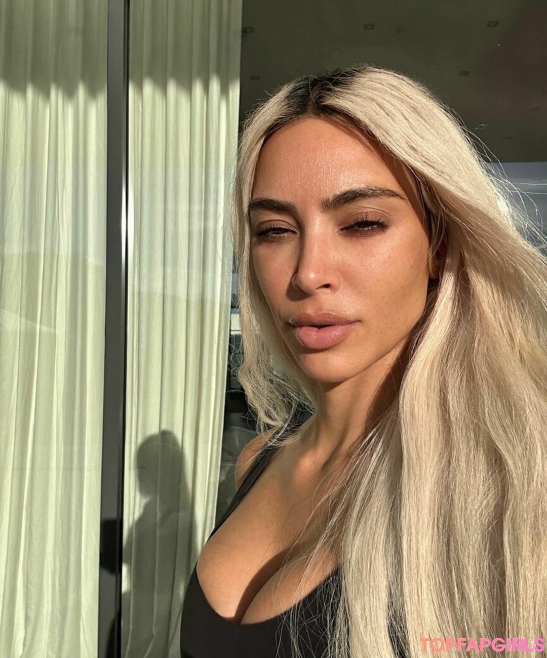 Naakte gelekte OnlyFans-foto van Kim Kardashian #1210
