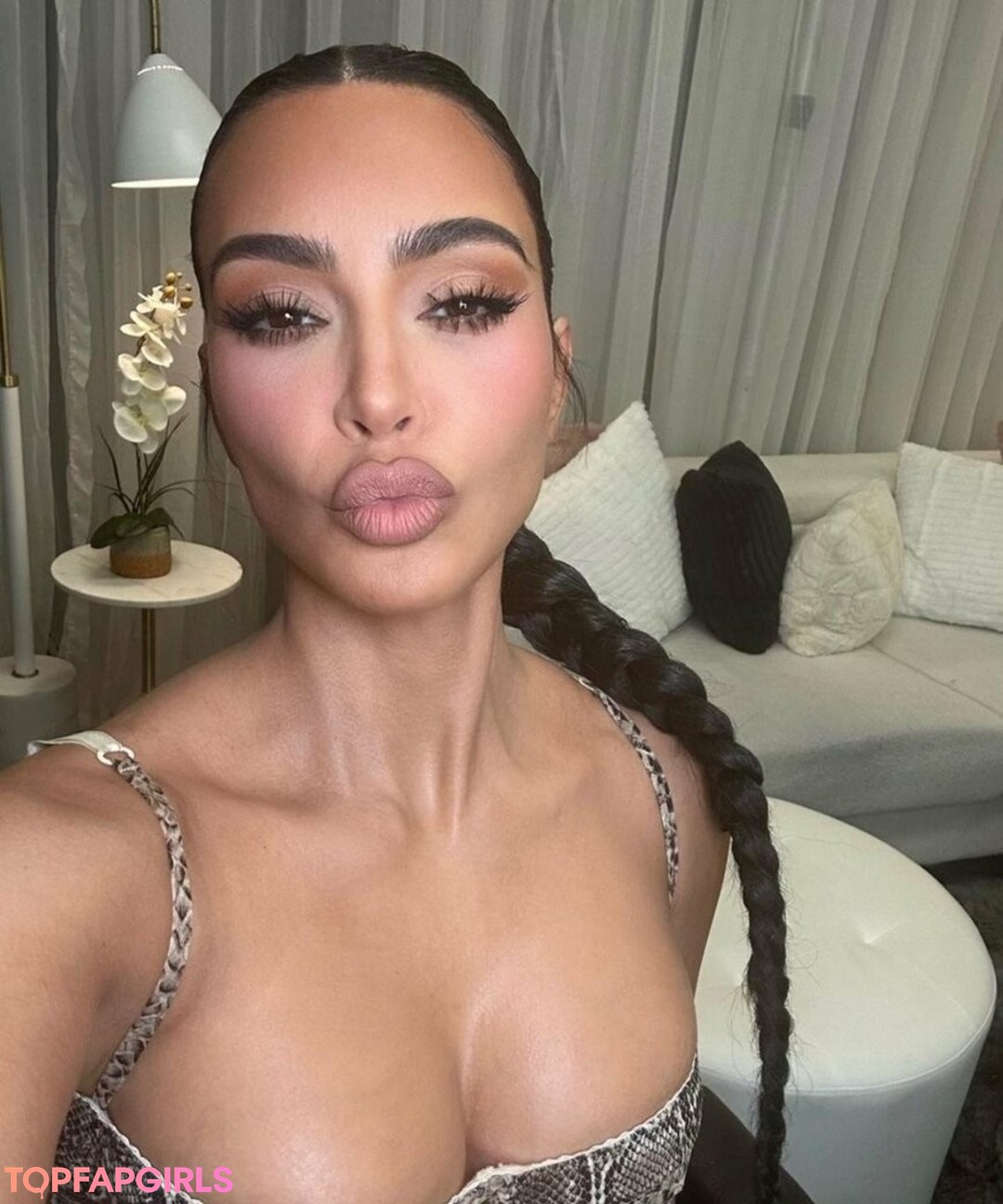 Naakte gelekte OnlyFans-foto van Kim Kardashian #1428