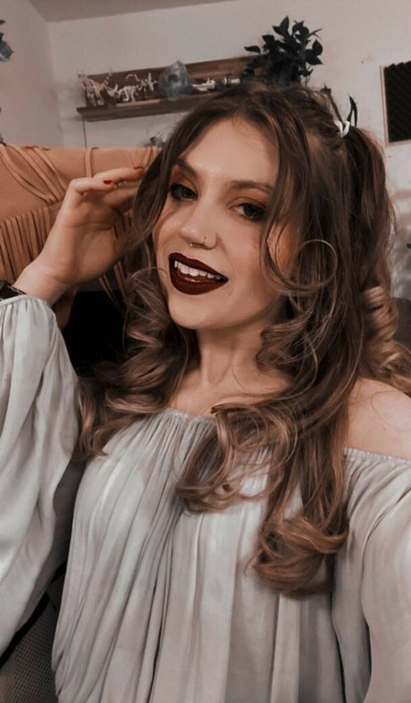 Naakte gelekte OnlyFans-foto van Missmousiemouse
