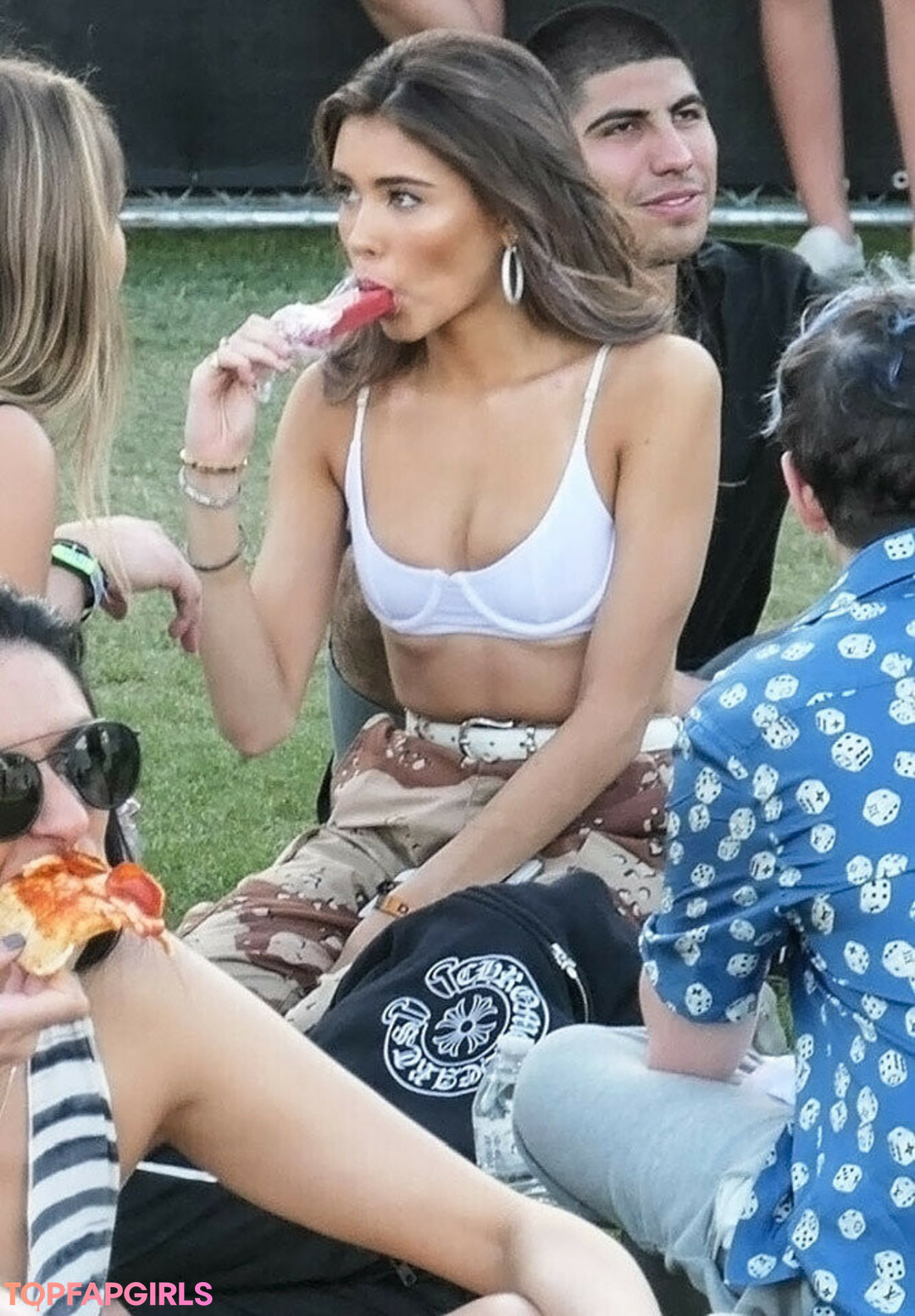 Naakte gelekte OnlyFans-foto van Madison Beer #1041