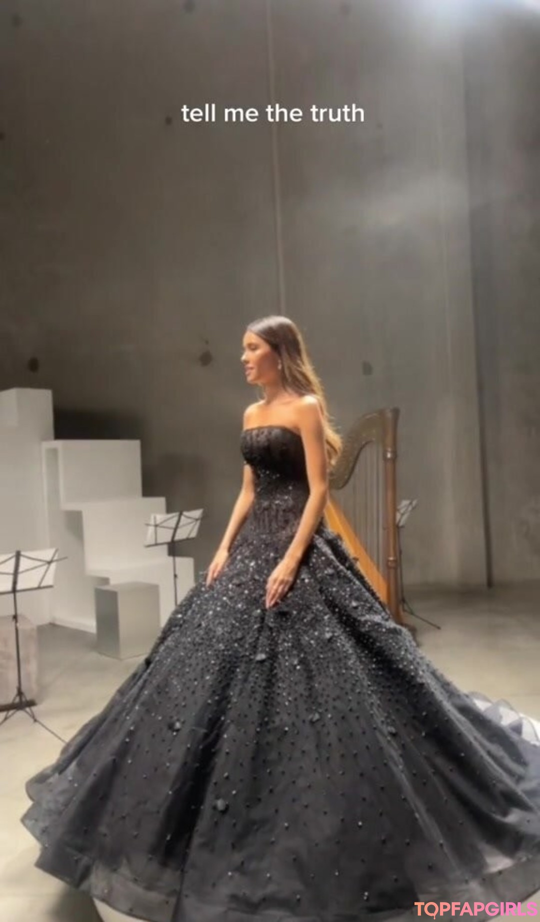 Naakte gelekte OnlyFans-foto van Madison Beer #1094