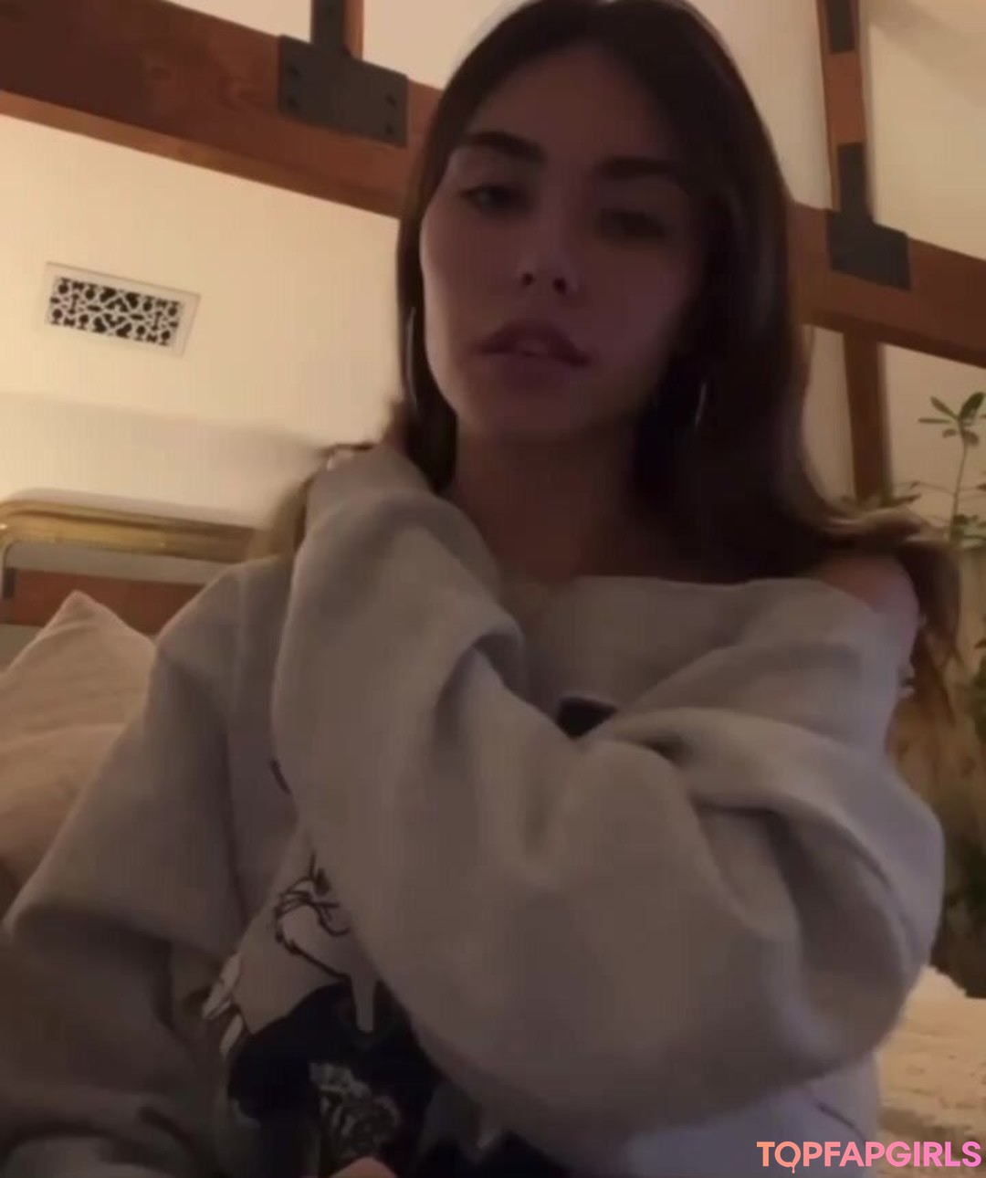 Naakte gelekte OnlyFans-foto van Madison Beer #1097