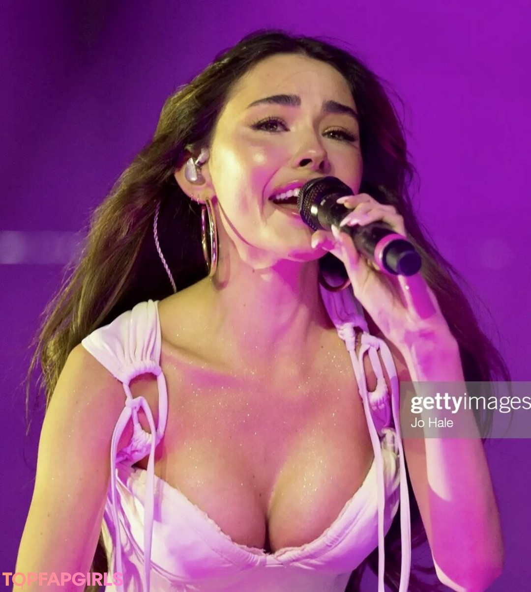 Naakte gelekte OnlyFans-foto van Madison Beer #1137