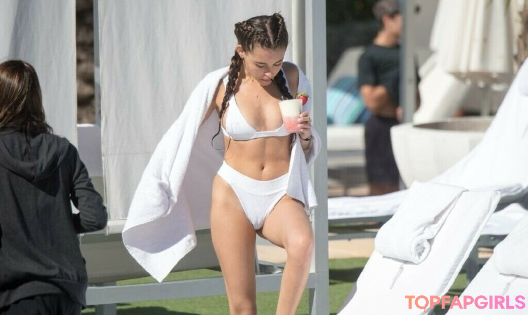 Naakte gelekte OnlyFans-foto van Madison Beer #1176