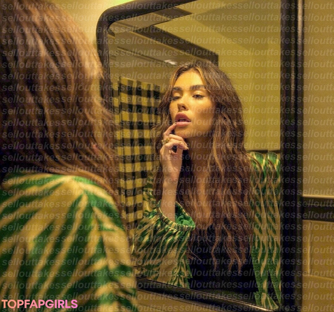 Naakte gelekte OnlyFans-foto van Madison Beer #1177