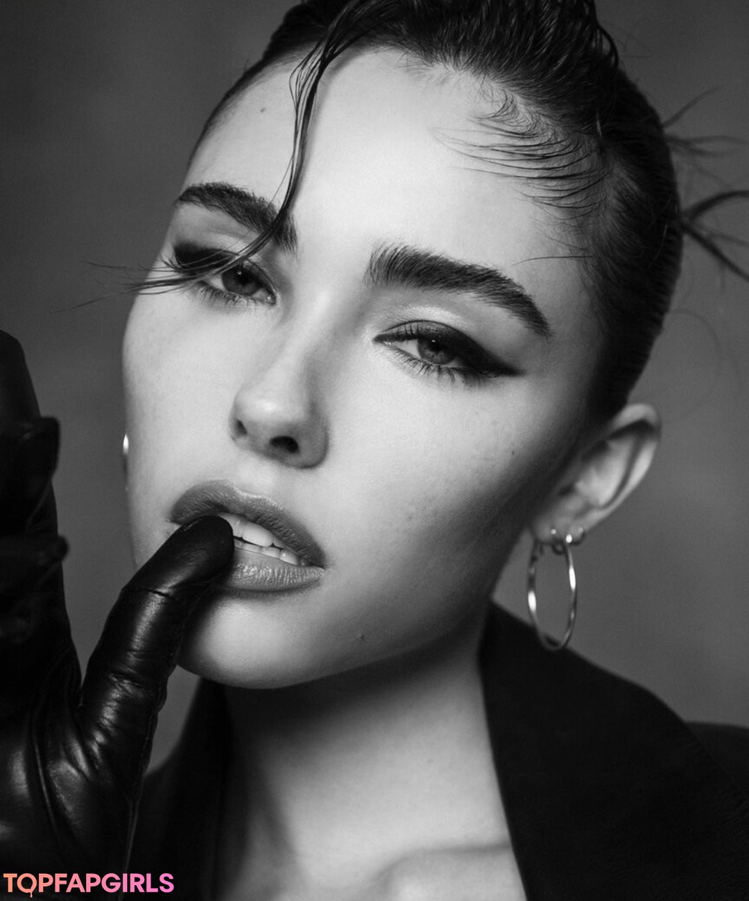 Naakte gelekte OnlyFans-foto van Madison Beer #1281