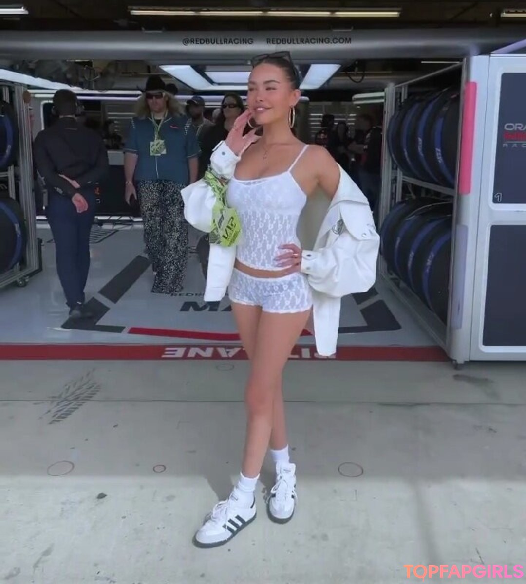 Naakte gelekte OnlyFans-foto van Madison Beer #1404