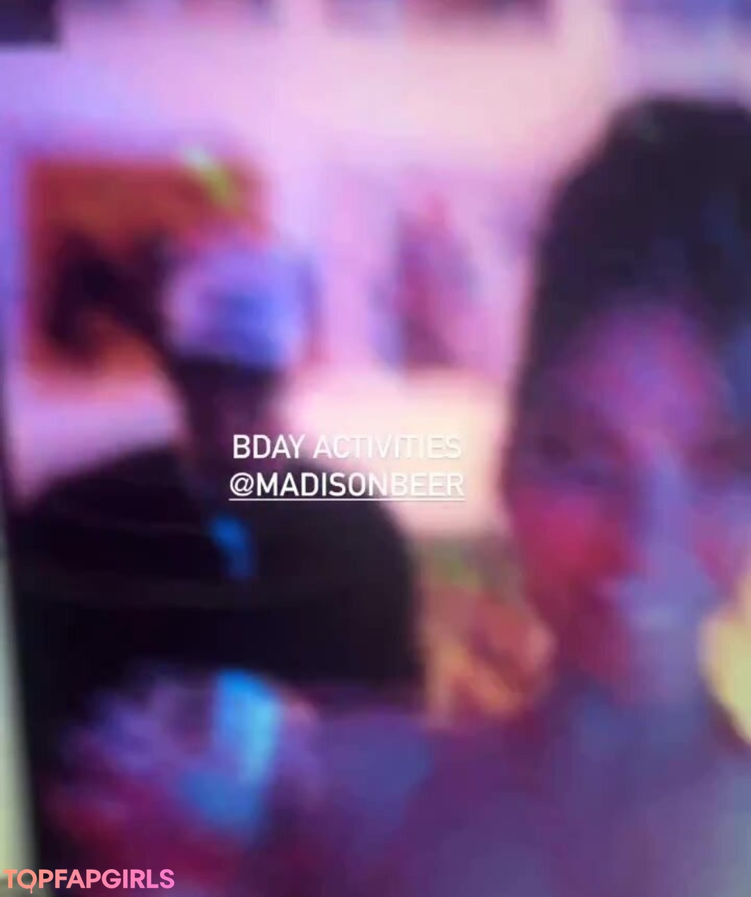 Naakte gelekte OnlyFans-foto van Madison Beer #1684