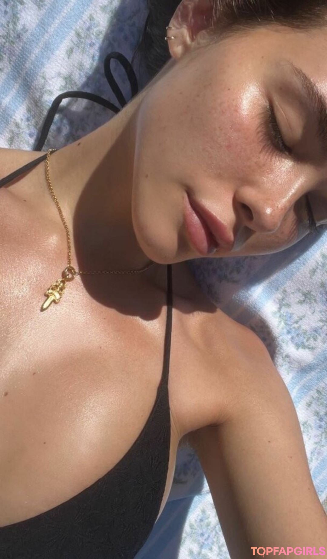 Naakte gelekte OnlyFans-foto van Madison Beer #1893